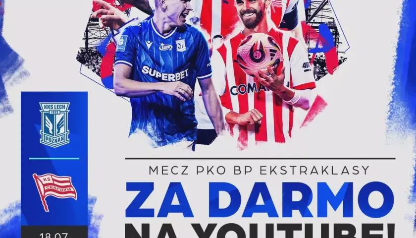 Dwóch piłkarzy w strojach klubowych, jeden w niebieskim, drugi w czerwono-białym, trzyma piłkę.
