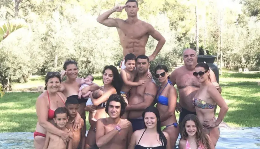 Cristiano Ronaldo dzieci wiek – ile mają lat jego pociechy?