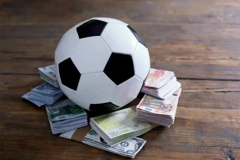 Ile pieniędzy za miejsce w ekstraklasie? Zaskakujące różnice finansowe