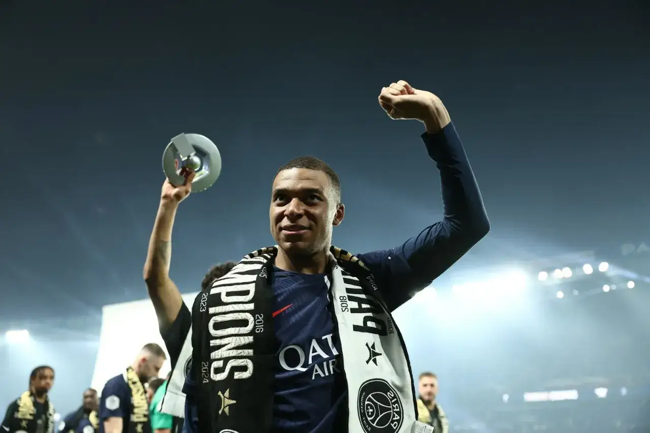 Zdjęcie Kylian Mbappé zarobki: Ile naprawdę zarabia najlepszy piłkarz?
